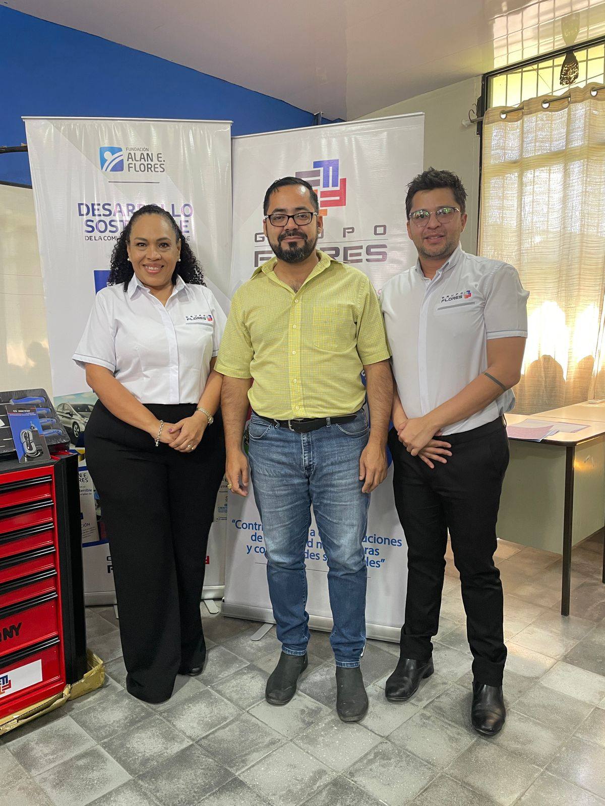 Grupo Flores Honduras entrega donación de herramientas al Taller de Mecánica Automotriz del CTHA